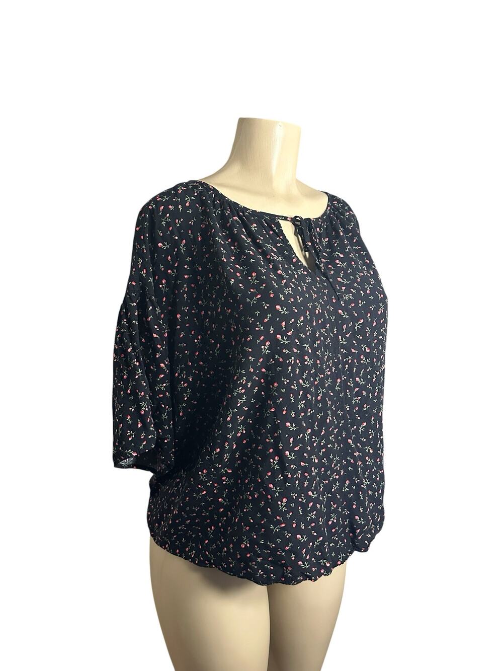 Women M Levi's Levis Strauss Black Floral Printed Blouse Shirt Top Tie Neck